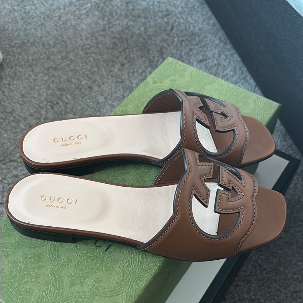 🤎Gucci Women's slide sandal with Interlocking G size 35.5 (US 6) 🤎 - Picture 6 of 8